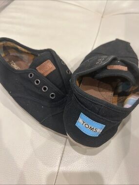 Toms Black Canvas Slip-On Sneakers with Blue Logo Patch Size 8.5 Women’s